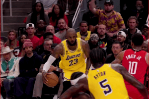 LeBron ancora decisivo: “A 41 anni guidare una squadra nei playoff è davvero speciale”