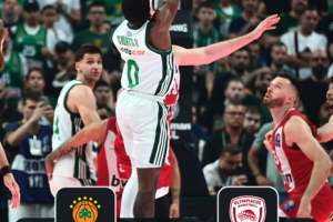 Il Panathinaikos non si arrende e forza Gara 5: l’Olympiacos cade dopo due overtime
