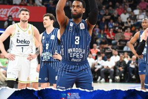 Larkin tiene vivo l’Efes: Fenerbahçe battuto e serie riaperta