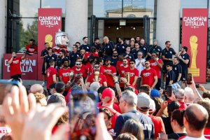 Olimpia Milano, festa all’Arco della Pace per la tripletta biancorossa