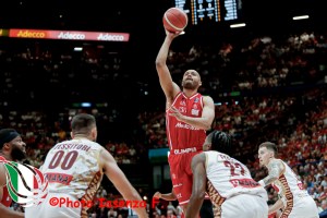 Gli 8 assist di Shields in Gara 2 eguagliano il record in una partita di Finals per un milanese