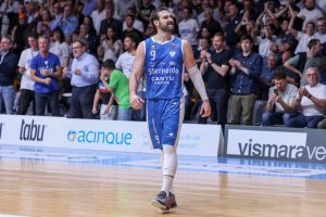 Pallacanestro Cantù: ufficiale il rinnovo di Riccardo Moraschini