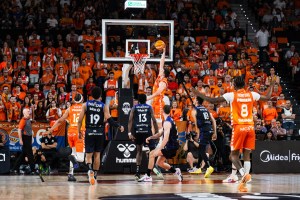 acb playoff | Valencia e Baskonia fanno valere il fattore campo e si portano sull’1-0