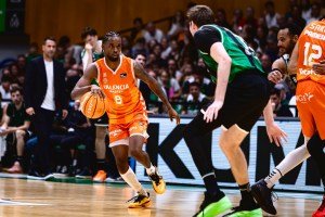 acb playoff | Il Valencia supera la Penya e raggiunge il Barça in finale