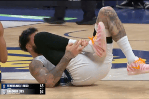 Anadolu Efes, Vincent Poirier sarà operato: stop previsto di 8-9 mesi