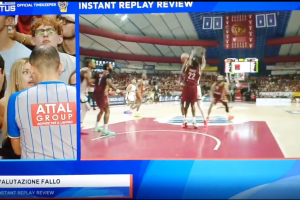 Contatto Diarra-Parks, la decisione viene cambiata all’instant replay: le immagini