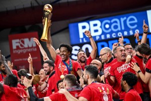 Olimpia Milano Campione d’Italia, le immagini della festa e l’arrivo al Forum