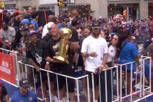 New York Knicks campioni NBA 2026, le immagini della parata