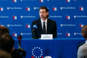 76ers, presentato Mike Gansey: “Cerco competitività, durezza mentale, giocatori che odiano perdere”
