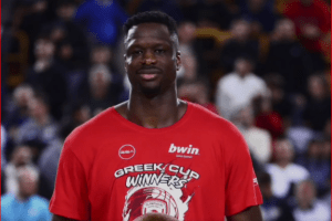 Olympiacos, dubbi sulla procedura per il passaporto greco di Mustapha Fall