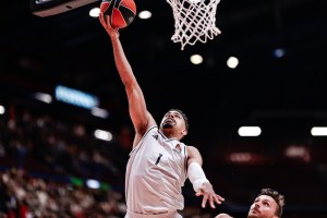 Anadolu Efes completes Collin Malcolm signing