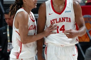 Hawks dominanti: Spurs travolti 93-66