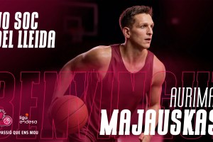 Aurimas Majauskas firma con il Força Lleida