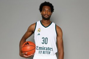 Real Madrid officially signs Damian Jones