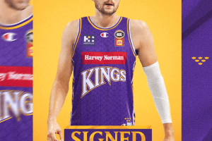 Sydney Kings officially sign Andrew Carr