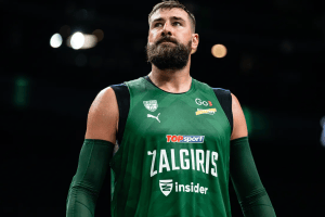 Zalgiris concerned about Valanciunas after leg injury in preseason game