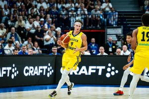 Pelle Larsson (31 Pts) Leads Sweden to a Stunning Win Over Finland in Helsinki