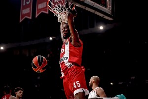 Olympiacos Donta Hall: “We’ll need some time to get used to each other”