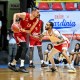 Hapoel Tel Aviv, paura per Tomas Satoransky: esce in barella, le immagini della terribile caduta