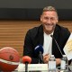 Francesco Totti fa visita alla Maxima Roma: saluti e palleggi in allenamento