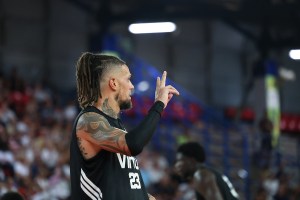 Virtus Bologna, Hackett fires up the fans: “We will die on the court for you”