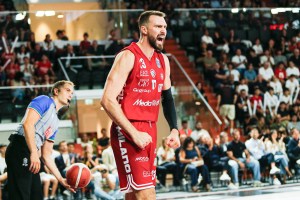 L’Olimpia Milano si tiene la Supercoppa: una grande Reyer Venezia si arrende solo in overtime