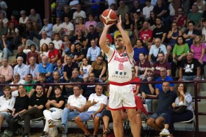 La UNA Hotels Reggio Emilia chiude il precampionato con una vittoria su Cantù
