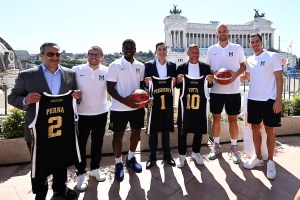 Maxima Roma unveils its project in Piazza Venezia: Francesco Totti is our captain
