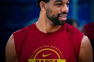 Barcellona, infortunio alla spalla per Tosan Evbuomwan