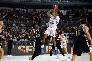 Maximo disastro! Napoli Basketball domina a Roma 75-94