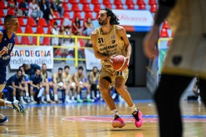 Dinamo Sassari, infortunio alla mano destra per Michele Vitali