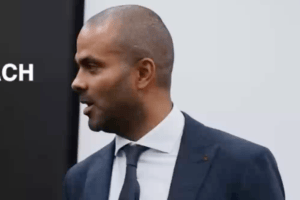 Dietro le quinte: il discorso da brividi di Tony Parker all’intervallo (scuola Pop?)