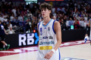 Cantù, Simone Ventura debutta in Serie A a 17 anni: 5 punti contro Venezia