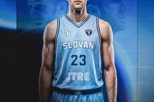 Mateo Drežnjak firma con il BC Slovan