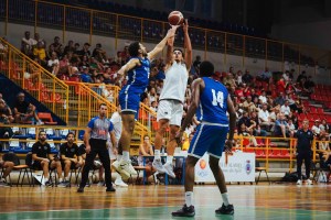 Derthona batte Antibes 95-79: Hubb guida l’attacco con 19 punti