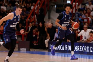 Jakimovski e Dowtin, due doppie doppie per trascinare Napoli