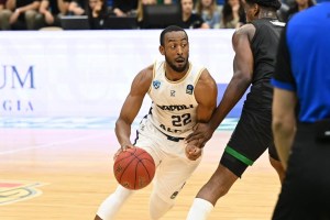 Napoli soffre ma è 3/3 in EuroCup, successo a Wroclaw 86-82