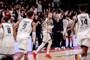 Olimpia Milano-Virtus Bologna, i titoli dei quotidiani: «Disastro», «Buio pesto», «Virtus epica»