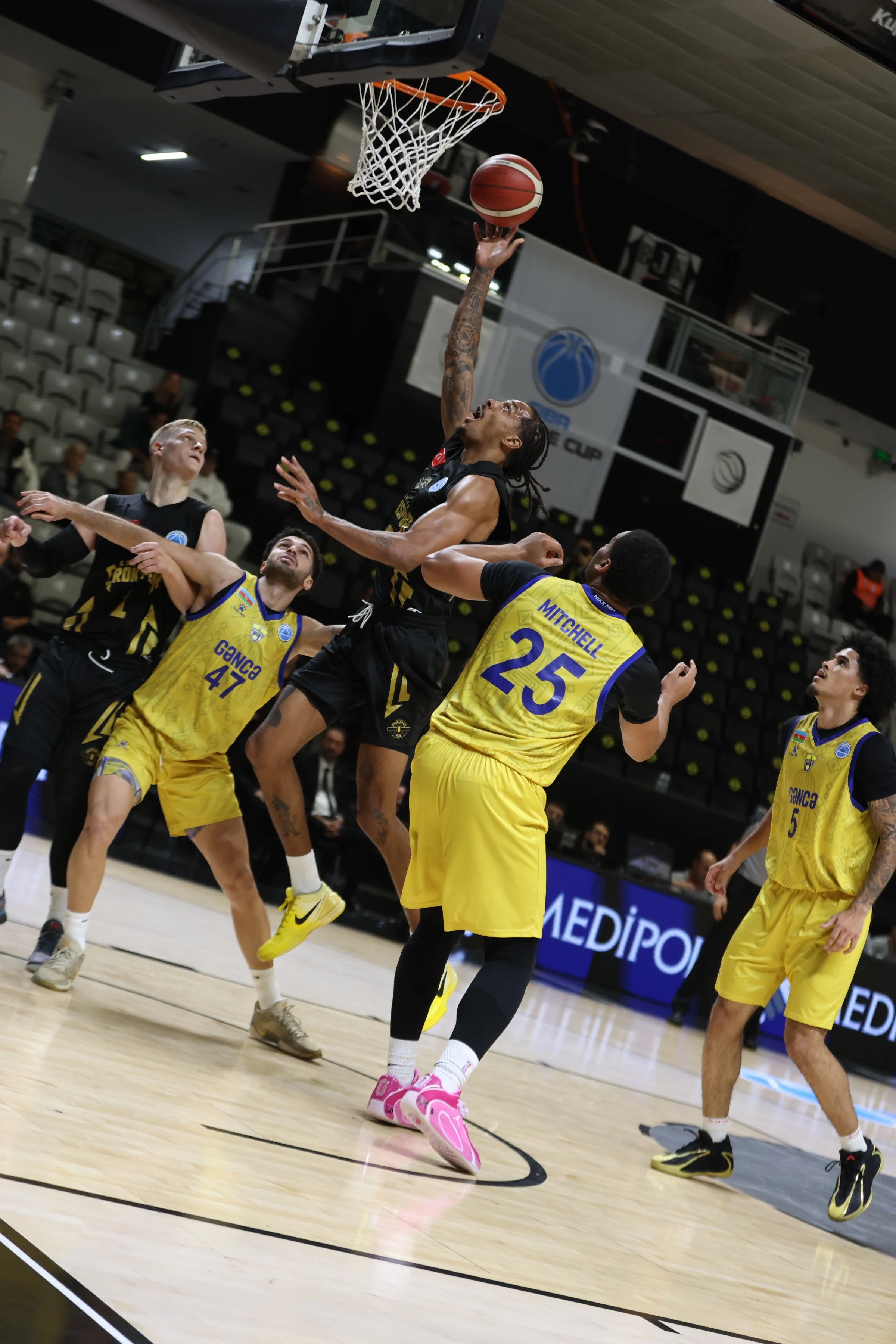 Azerbaijani club disputes coach’s claims of players injured in elevator accident