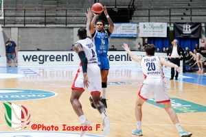 L’Urania cade in casa 88-96, primo successo per Ruvo di Puglia
