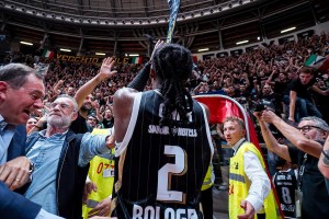 “Meraviglia Virtus”, “Che impresa”, “Estasi”: i titoli dei quotidiani dopo l’impresa con l’Olympiacos