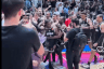 La gioia della Virtus Bologna “travolge” Bartzokas. E lui se la prende anche