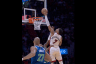 VIDEO – Giannis goes from half court to the rim without dribbling: traveling?